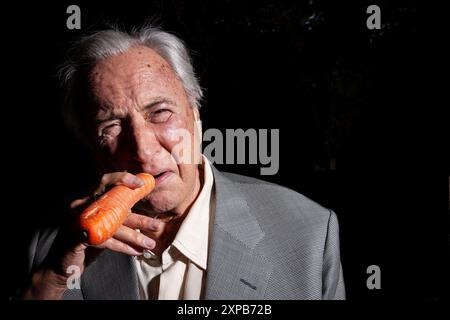 Michael Winner, fotografato nella sua villa di Kensington, Foto Stock