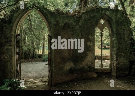 Fontana degli amori all'Hotel Quinta das Lágrimas nella città portoghese di Coimbra, Portogallo Foto Stock