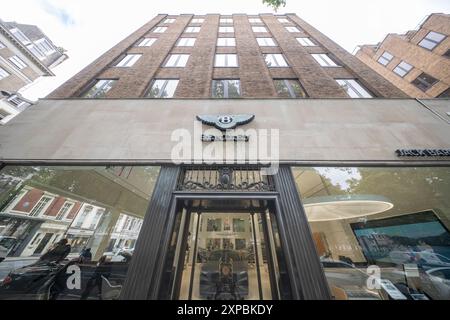 Showroom di Jack Barclay Bentley a Berkeley Square, Mayfair, Londra Foto Stock