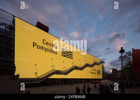 Parigi, Centre Pompidou, Werbefassade // Parigi, Centre Pompidou *** Parigi, Centre Pompidou, facciata pubblicitaria Parigi, Centre Pompidou Foto Stock