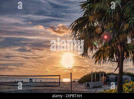 Tramonto su un campo da Beach volley Foto Stock