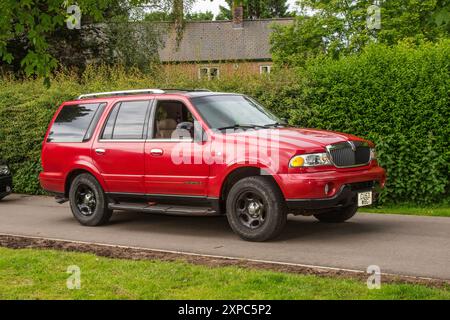 Anni '1999 90 Novanta Lincoln V8 in Tech 4WD Auto SUV benzina 5535 cc; arrivo al Worden Park Motor Village per il Leyland Festival, Regno Unito Foto Stock