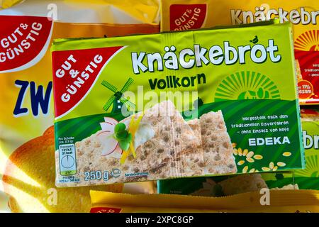 Edeka, GUT und günstig - Eigenmarke. Knäckebrot Vollkorn *** Edeka, pane croccante integrale buono ed economico Foto Stock