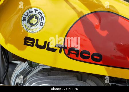 Vista ravvicinata di un Bultaco Lobito all'annuale riunione motociclistica classica a Mijas, Andalusia, Spagna. Foto Stock