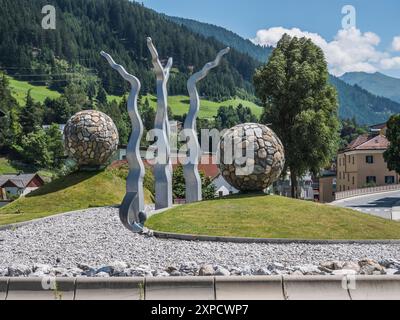 Questa è l'isola del traffico stradale che conduce alla città di Steinach am Tirol situata sulla strada principale tra Innsbruck e il passo del Brennero per l'Italia Foto Stock