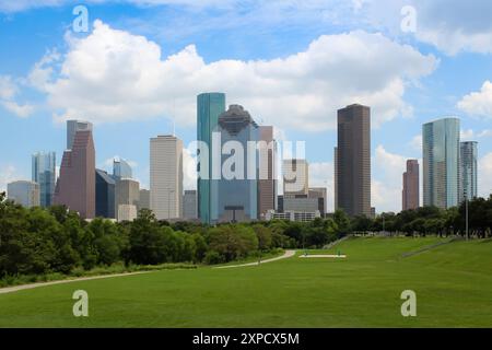 Il centro di Houston visto da Eleanor Tinsley Park il 4 agosto 2024 Foto Stock