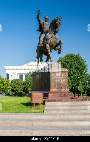 Statua di Amir Timur, piazza Amir Timure, Tashkent, Uzbekistan Foto Stock