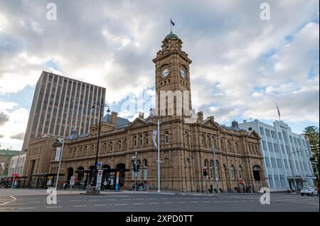 L'ufficio postale generale di Hobart chiamato «Australia Post» è un edificio storico situato all'angolo tra Elizabeth Street e Macquarie Street a Hobart, Ta Foto Stock