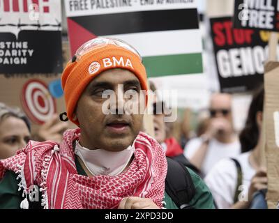 Health Care Workers 4 Palestine alla National Palestine Solidarity March, Londra, Regno Unito, 03/08/24 Foto Stock