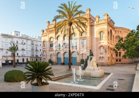 Grande teatro di Falla nella capitale di Cádiz, in Andalusia. Spagna. Europa. Foto Stock