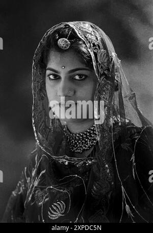 La Rupina Kumari nel suo abito da sposa rosso - Jaipur, India - 1989 Foto Stock