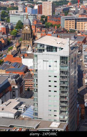 K2 Apartments & The Town Hall nel centro di Leeds, West Yorkshire, Regno Unito Foto Stock