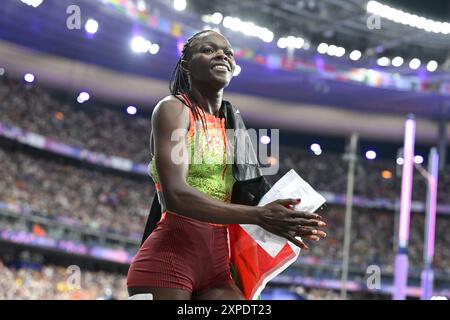 Saint Denis, Francia. 5 agosto 2024. Olimpiadi, Parigi 2024, atletica leggera, Stade de France, 800 m, donne, finale, terza classificata Mary Moraa dal Kenya festeggia dopo la gara. Crediti: Sven Hoppe/dpa/Alamy Live News Foto Stock