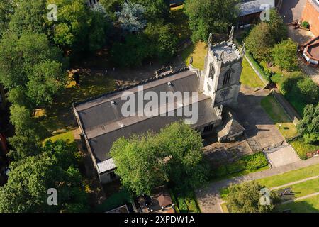 Vista aerea della chiesa di St John the Evangelists nel centro di Leeds, West Yorkshire, Regno Unito Foto Stock