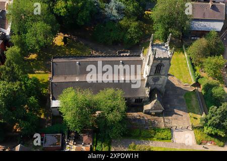 Vista aerea della chiesa di St John the Evangelists nel centro di Leeds, West Yorkshire, Regno Unito Foto Stock