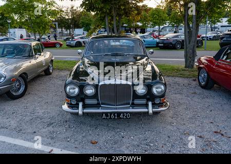 Auto d'epoca Jaguar 420 nera Foto Stock