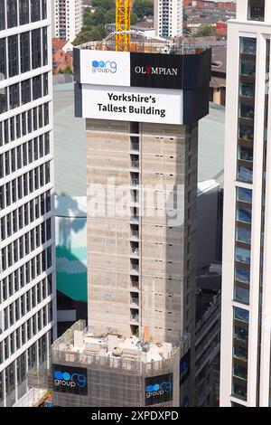 Vista dell'edificio Cirrus Point attualmente in fase di costruzione nel centro di Leeds e sarà per un breve periodo l'edificio più alto dello Yorkshire. Foto Stock