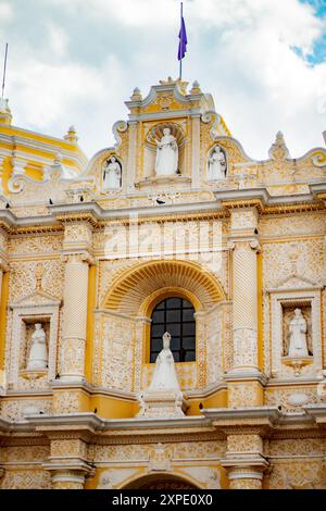 Facciata della chiesa la Merced, Antigua Guatemala Foto Stock