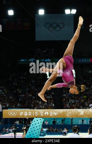 PARIGI, FRANCIA. 5 agosto 2024. Rebeca Andrade del Team Brazil gareggia durante la finale Women's Balance Beam del giorno dieci dei Giochi Olimpici di Parigi 2024 alla Bercy Arena di Parigi, Francia. Crediti: Craig Mercer/Alamy Live News Foto Stock