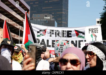 “Rally for Return: All Out for Gaza” al di fuori del Consolato generale di Israele a Los Angeles il 14 ottobre 2023. Foto di Raquel G. Frohlich. Foto Stock