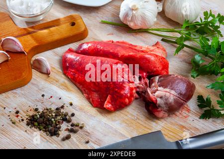 Polmoni di agnello crudo e cuore Foto Stock