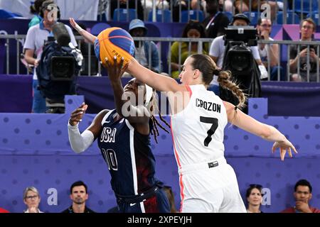 Parigi, Francia. 5 agosto 2024. Rhyne Howard (USA) vs Paige Crozon (CAN), 3x3 pallacanestro, medaglia di bronzo femminile tra Canada e Stati Uniti durante i Giochi Olimpici di Parigi 2024 il 5 agosto 2024 a la Concorde a Parigi, Francia - foto Michael Baucher/Panoramic/DPPI Media Credit: DPPI Media/Alamy Live News Foto Stock