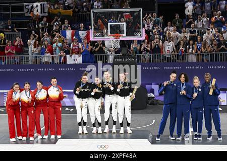 Vega Gimeno, Sandra Ygueravide, Juana Camilion, Gracia Alonso di Spagna Silver Medal, Marie Reichert, Elisa Mevius, Sonja Greinacher, Svenja Brunckhorst di Germania Gold Medal, Dearica Hamby, Cierra Burdick, Hailey Van Lith, Rhyne Howard of USA Bronze Medal, 3x3 Basketball, donne&#39;s durante i Giochi Olimpici di Parigi 2024 il 5 agosto 2024 alla Concorde di Parigi, Francia Foto Stock