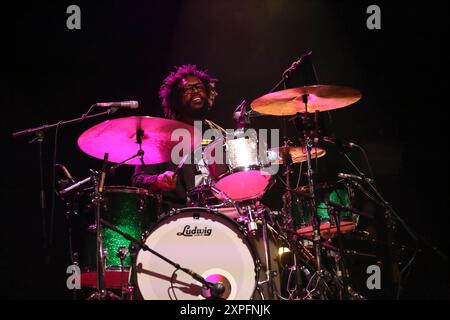 Ahmir Khalib Thompson alias Questlove von der Band The Roots bei einem Konzert in der Uber Eats Music Hall a Berlino, 5. Agosto 2024. The Roots Konzert Berlin *** Ahmir Khalib Thompson aka Questlove dalla band The Roots in un concerto alla Uber Eats Music Hall di Berlino, 5 agosto 2024 The Roots Concert Berlin Foto Stock