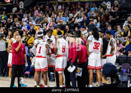 Edmonton, Canada. 4 agosto 2024. Calgary Surge discute di giocate in un time out durante la semifinale della Western Division nel 2024 contro la Calgary Surge. Calgary Surge (11-9) 78:69 Edmonton Stingers (13-7) (foto di Ron Palmer/SOPA Images/Sipa USA) crediti: SIPA USA/Alamy Live News Foto Stock