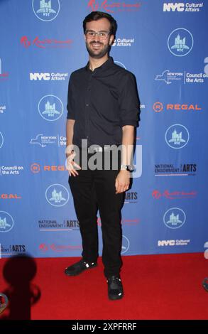 Il Festival of Cinema NYC mette in scena il suo primo Red carpet del festival cinematografico di quest'anno lunedì 5 agosto 2024 a New York, USA, celebrando le sue opere con la Make A Film Foundation al teatro Regal ua Midway di Forest Hills, Queens, con ospiti speciali e membri della giuria, Seth Gilliam (The Walking Dead) e Kevin Corrigan (IL RE DI STATEN ISLAND, THE DEPARTED). FOC NYC presenta registi, stelle e soggetti cinematografici di diversi film presentati al festival. (Foto di Thenews2/NurPhoto) crediti: NurPhoto SRL/Alamy Live News Foto Stock