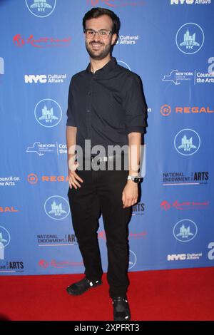 Il Festival of Cinema NYC mette in scena il suo primo Red carpet del festival cinematografico di quest'anno lunedì 5 agosto 2024 a New York, USA, celebrando le sue opere con la Make A Film Foundation al teatro Regal ua Midway di Forest Hills, Queens, con ospiti speciali e membri della giuria, Seth Gilliam (The Walking Dead) e Kevin Corrigan (IL RE DI STATEN ISLAND, THE DEPARTED). FOC NYC presenta registi, stelle e soggetti cinematografici di diversi film presentati al festival. (Foto di Thenews2/NurPhoto) crediti: NurPhoto SRL/Alamy Live News Foto Stock