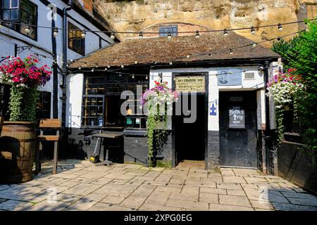 Piccolo pub popolare nel centro di Nottingham Foto Stock