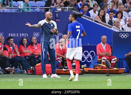 Decines Charpieu, Francia. 5 agosto 2024. Coach Thierry Henry (Francia), calcio, semifinale maschile tra Francia ed Egitto durante i Giochi Olimpici di Parigi 2024 il 5 agosto 2024 allo stadio Groupama di Decines-Charpieu vicino a Lione, Francia - foto Frederic Chambert/Panoramic/DPPI Media Credit: DPPI Media/Alamy Live News Foto Stock