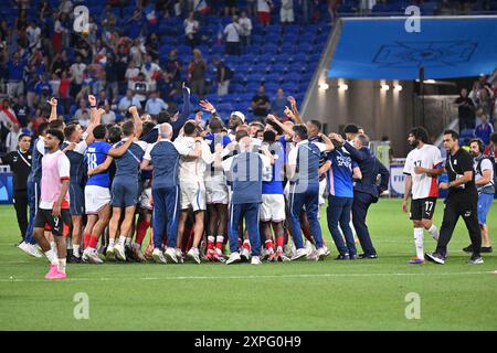 Decines Charpieu, Francia. 5 agosto 2024. I giocatori francesi celebrano a tempo pieno il calcio, la semifinale maschile tra Francia ed Egitto durante i Giochi Olimpici di Parigi 2024 il 5 agosto 2024 allo stadio Groupama di Decines-Charpieu vicino a Lione, Francia - foto Frederic Chambert/Panoramic/DPPI Media Credit: DPPI Media/Alamy Live News Foto Stock