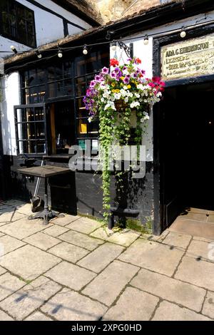 Piccolo pub popolare nel centro di Nottingham Foto Stock