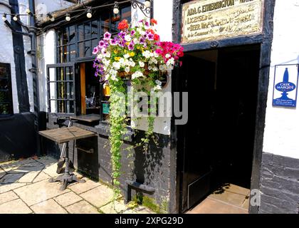 Piccolo pub popolare nel centro di Nottingham Foto Stock