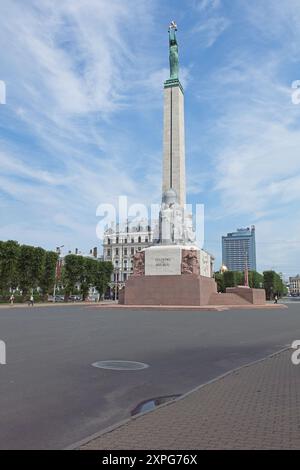 Riga, Lettonia - 21 giugno 2019: Monumento della libertà nel centro della città. Foto Stock