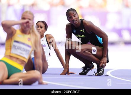 Shaunae Miller-Uibo di Bahamas dopo aver terminato settimo nei 400m Repechage Heat femminili allo Stade de France l'undicesimo giorno dei Giochi Olimpici di Parigi del 2024 in Francia. Data foto: Martedì 6 agosto 2024. Foto Stock