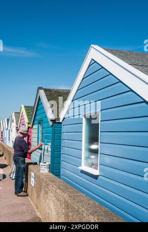 Colorate capanne sulla spiaggia di Southwold Beach, Suffolk, Regno Unito. Vacanze, Mare, vacanza. Tradizionale. Mare inglese. Capanne di legno. Foto Stock