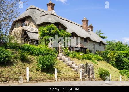 Isola di Wight Regno Unito - Isola di Wight cottage con tetto di paglia su Church Hill nel Godshill Village Godshill Isola di Wight Inghilterra Regno Unito Europa Foto Stock