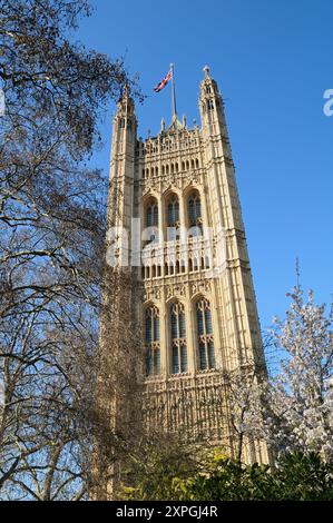 Victoria Tower, Houses of Parliament, Palace of Westminster, Londra, Inghilterra, REGNO UNITO. Architettura neogotica. Progettato da Sir Charles Barry. Foto Stock