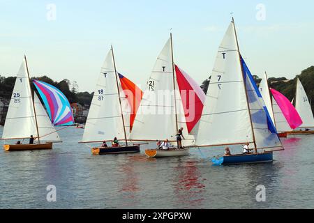 Gare di gommoni Troy Keelboat Class nel porto di Fowey Foto Stock