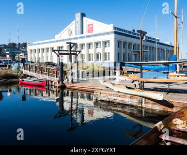 Seattle, USA - 4 ottobre 2018: Museo di storia e industria sulle rive del lago Union nel quartiere di South Lake Union di Seattle Foto Stock