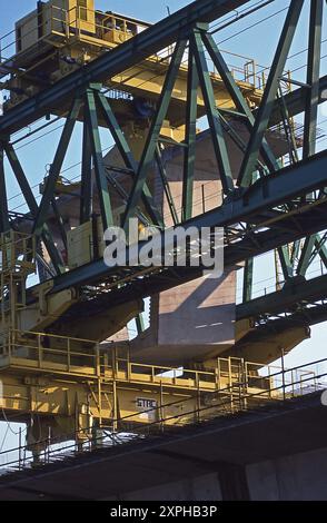 Gantry di lancio del viadotto Severn Crossing Severn con sezione viadotto Foto Stock