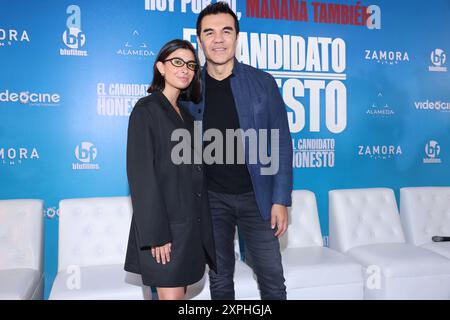 Paola Ramones e Adrian Uribe posano per le foto durante una conferenza stampa per promuovere il film «El Candidato Honesto» a Videocine il 5 agosto 2024 a città del Messico, Messico. (Foto di Yamak Perea/ Eyepix/Sipa USA) Foto Stock