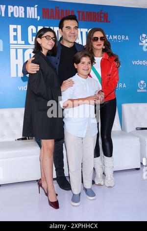 Città del Messico, Messico. 5 agosto 2024. (L-R) Paola Ramones, Adrián Uribe, Leonardo Herrera e Mariana Seoane hanno posato per le foto durante una conferenza stampa per promuovere il film "El Candidato Honesto" a Videocine il 5 agosto 2024 a città del Messico, Messico. (Foto di Yamak Perea/ Eyepix/Sipa USA) credito: SIPA USA/Alamy Live News Foto Stock