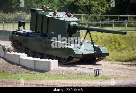 Serbatoio per pistola pesante numero 1, serbatoio FV4005 da 183 mm (7,2"). Bovington Tank Museum, Tankfeast 2024, Dorset Regno Unito Foto Stock