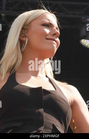 Paulina Wagner dal vivo beim Magic Blue Open Air 2024 m Kurpark. Bad Füssing, 03.08.2024 *** Paulina Wagner live al Magic Blue Open Air 2024 nel Kurpark Bad Füssing, 03 08 2024 foto:XS.xNömerx/xFuturexImagex Magic 4842 Foto Stock