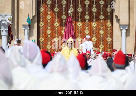 Tetouan, Marocco. 1 agosto 2024. Il re del Marocco Mohammed vi (centro) presiede la cerimonia di fedeltà, in occasione del 25° anniversario della sua ascesa al trono, nel 1999, al Palazzo reale di Tetouan, Marocco, il 31 luglio 2024. Foto di Palazzo reale via Balkis Press/ABACAPRESS. COM credito: Abaca Press/Alamy Live News Foto Stock