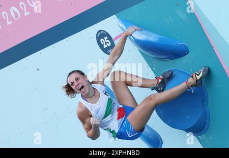 Le Bourget, Francia. 6 agosto 2024. L'Italia Camilla Moroni gareggia durante la semifinale di arrampicata sportiva femminile Boulder & lead ai Giochi Olimpici di Parigi 2024 a le Bourget Climbing Venue, vicino Parigi, Francia, 6 agosto 2024. Crediti: Gao Jing/Xinhua/Alamy Live News Foto Stock